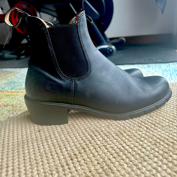 Blundstone Shoes - Blundstone Heeled Boots size 8.5